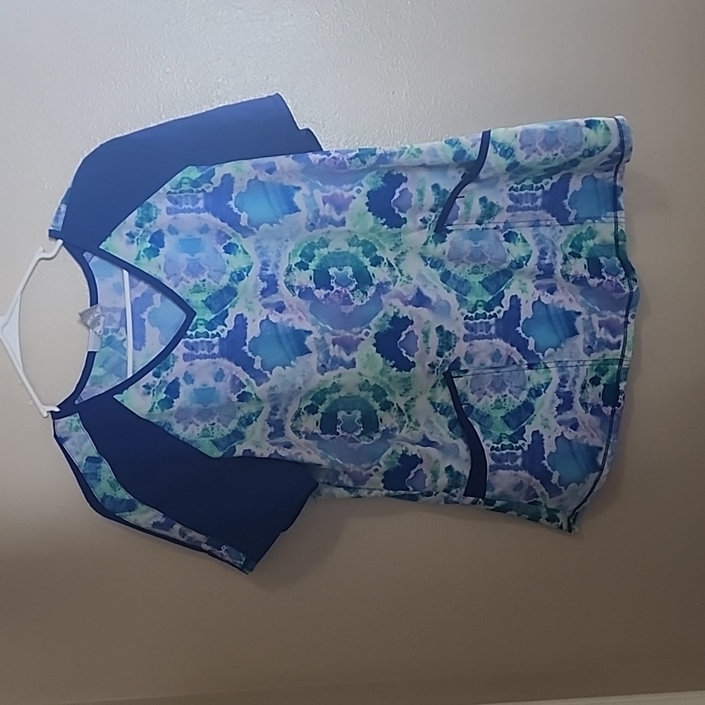 Scrub top size M
